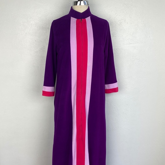 Vanity Fair Other - Vintage Vanity Fair Womens Purple Velour Robe Size 8 Maxi 3/4 Zip Lounge Wear